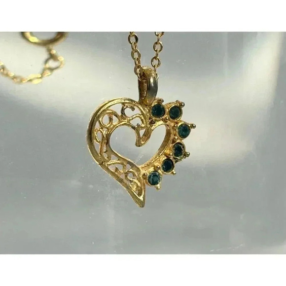 Vintage Gold Toned Retro Heart Shaped Green Gemstone Pendant Necklace - 18" - Picture 2 of 8